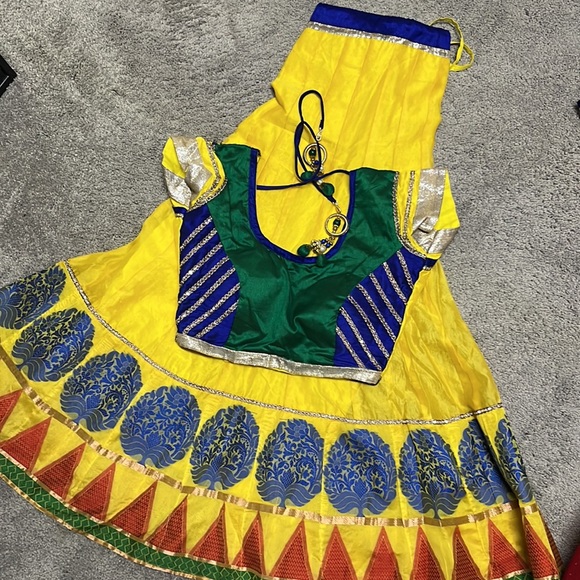 Yellow Chniya Choli - Picture 4 of 6
